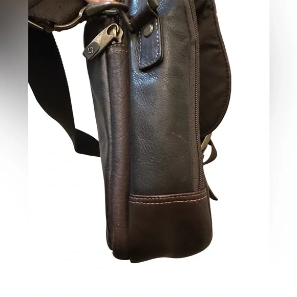Samsonite Colombian Leather Flap-Over Messenger Laptop Bag - Picture 9 of 15
